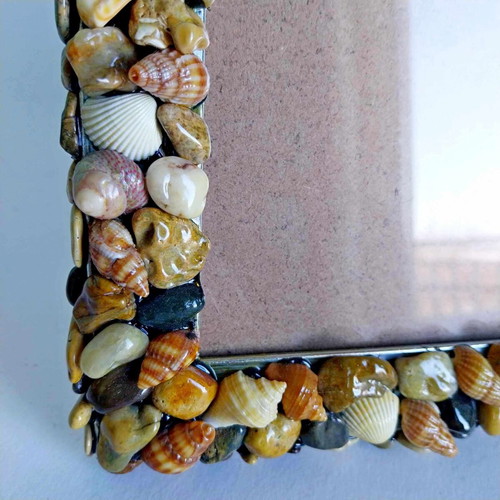 Photo frame like new, hand decorated with sea shells and stones