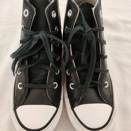 Converse All Star Chuck Taylor kids leather ankle boots as new, size 32