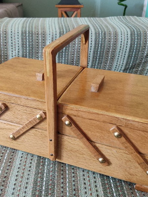 Wooden sewing box with handle, vintage style