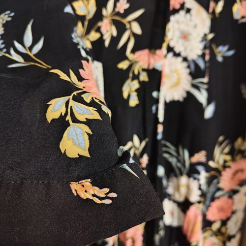 Zara floral dress like new, midi, black multicolor, pockets