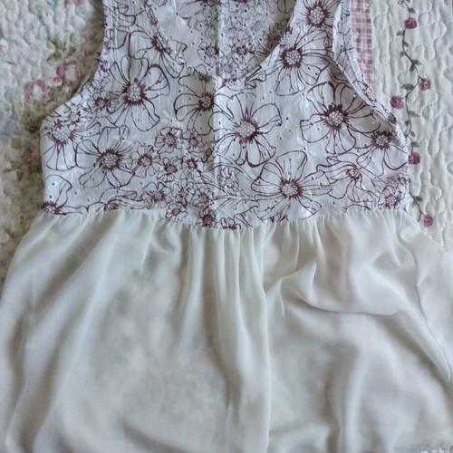Sleeveless top like new, slim fit, transparent bottom, white and brown
