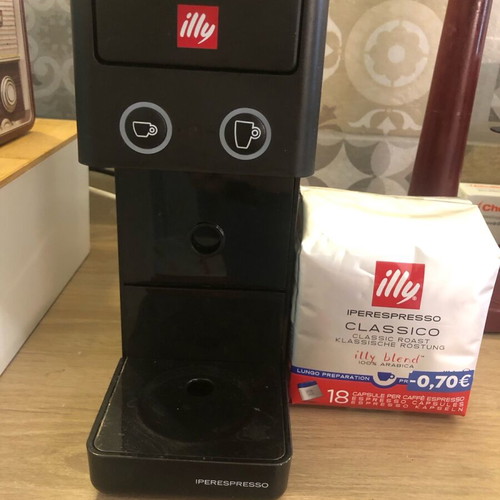 Illy coffee maker like new for illy capsules