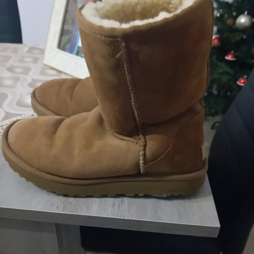 Uggs boots authentic lightly used size 36.5
