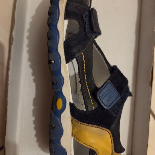 Crocodilino sandals size 33 blue like new for boys