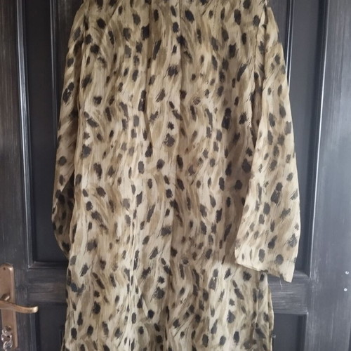 Exotic kaftan like new with embroidered chest, size XL