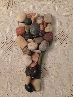 Mirror with pebble decoration