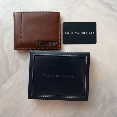Tommy Hilfiger men's leather wallet, brown