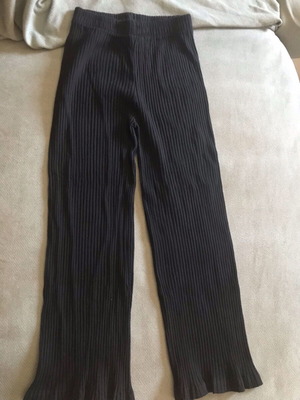 Ö.F.C Style Black Pleated Pants used, size L