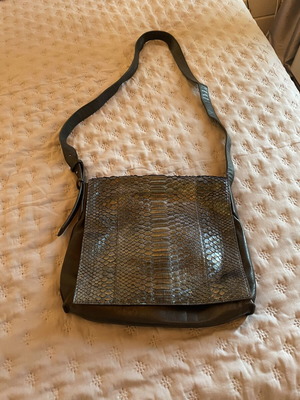 Crossbody bag in genuine leather with snake mermaid design