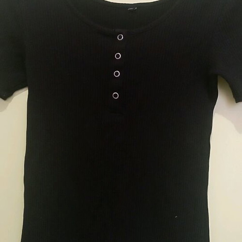 Black blouse with buttons and elastic fabric like new