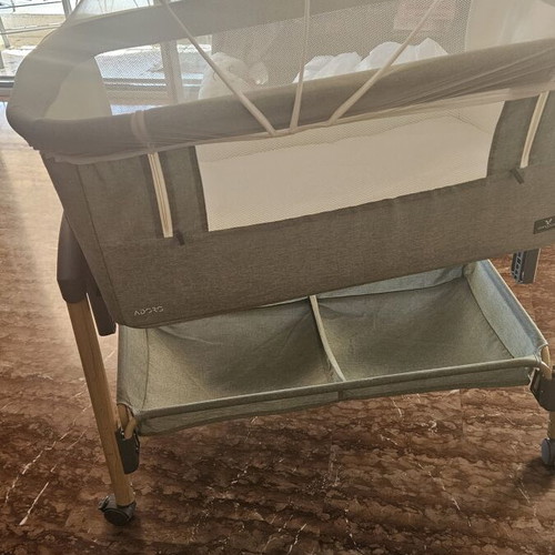 Cangaroo Adoro cradle like new, multifunctional with drop-down side