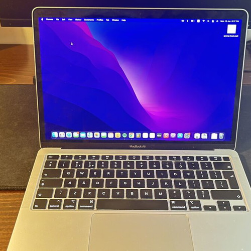 Macbook Air 2020 like new with minor mark