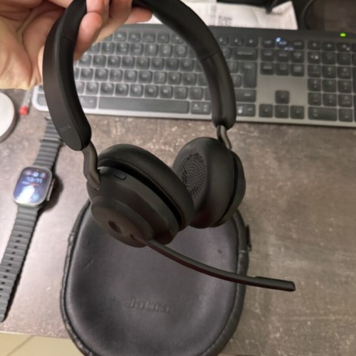 Jabra Evolve 2 Headset like new with noise cancellation and USB adapter