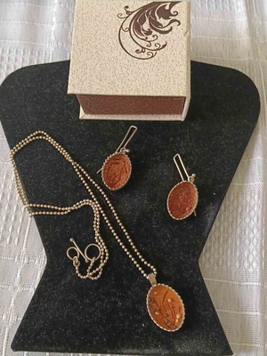 Silver jewelry set with necklace and earrings