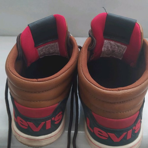 Μποτάκια Levi's νούμερο 39 ελαφρώς φορεμένα, χαμηλά