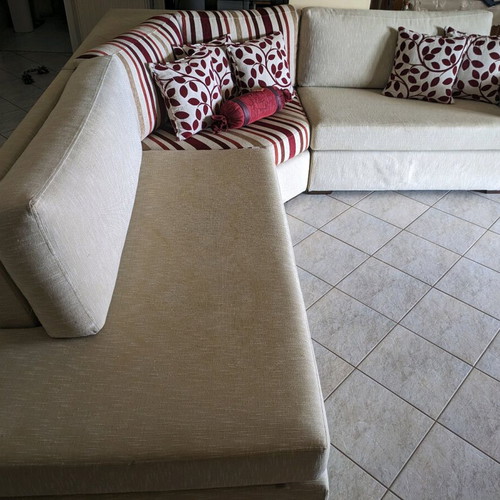 Corner sofa like new with extra corner seat