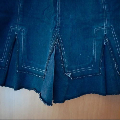 Denim skirt like new with studs and pleats, size L/40/12