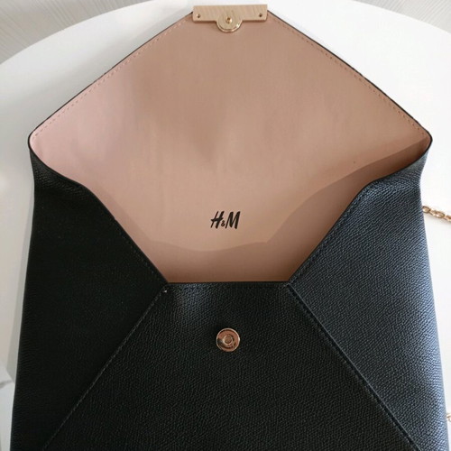 Black bag with gold chain like new