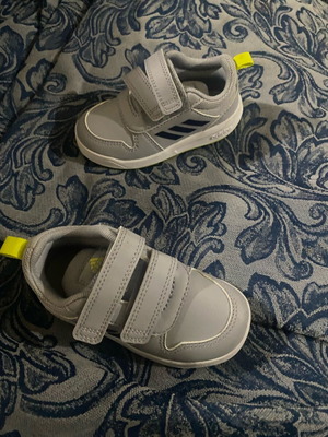 Adidas kids shoes like new