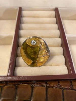 Adjustable ring like new, impressive for all occasions