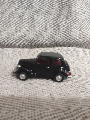 Oxford Diecast Ford Popular 103 E toy car used