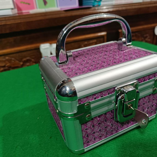 Jewelry box with lock in excellent condition