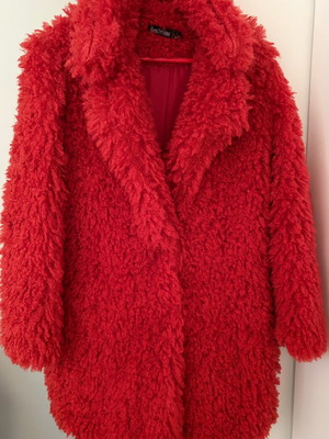 Benissimo red teddy coat like new, size medium