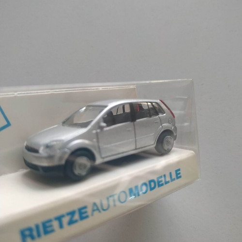 Ford Fiesta 2002 1:87 scale silver model by Rietze Automodelle