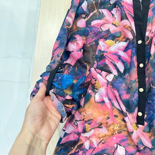 Airy Long Tunic with Floral Pattern and Gold Details like new, size M
