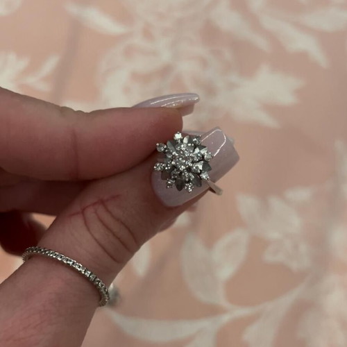 18K White Gold Ring Used with 0.58 Carat Diamonds