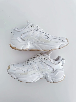 Adidas Originals Tephra Runner like new, white athletic shoes size 38.5