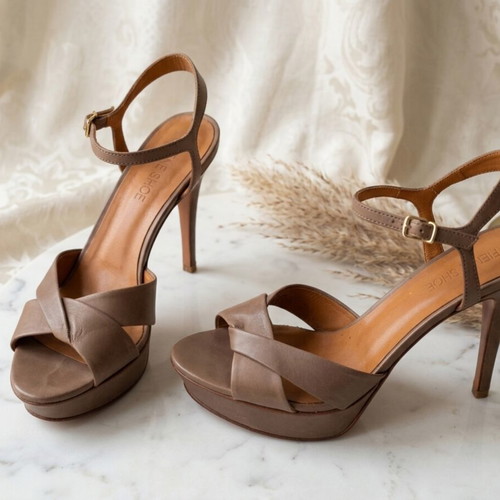 Vero Cuoio Brown Heels used, size 39
