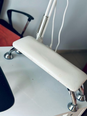 Manicure support base like new with soft cushion