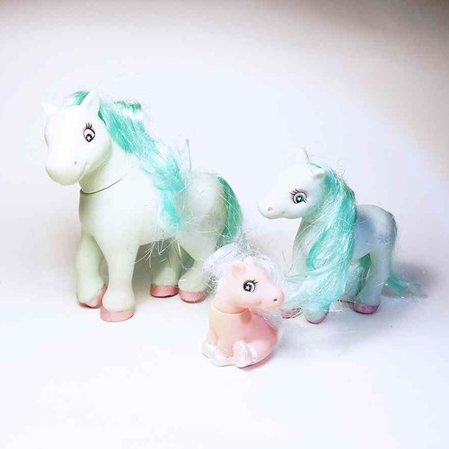 Pony plastic toy set used, ponies