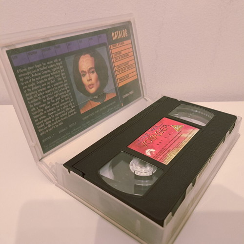 Star Trek Voyager Charting The New Frontier 1.2 VHS used without subtitles