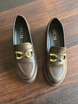 Loafers size 37 brown with gold horsebit detail like new