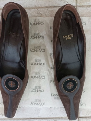Women’s Ioannou shoes brown suede low heel pumps used size 41