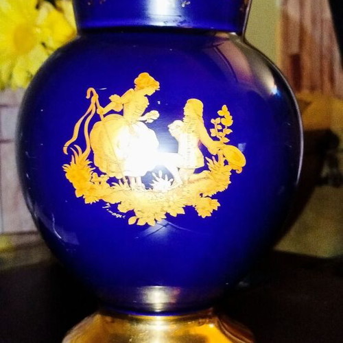 Limoges porcelain vase like new, dark purple with gold details