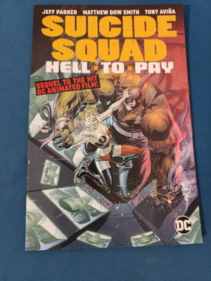 DC comic Suicide Squad Hell to Pay like new, English