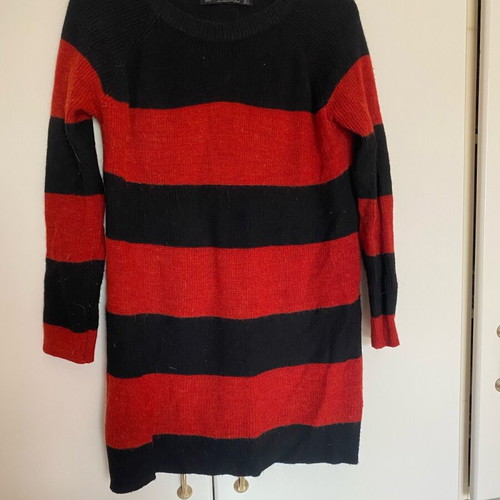 Zara women's sweater used, black and red, size S