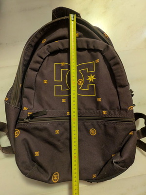 DC Shoes backpack like new, brown and yellow