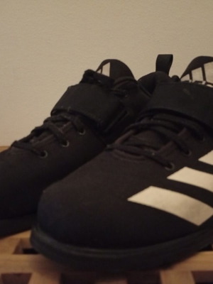 Adidas Powerlift BC0343 athletic shoes like new, size 45.5, black and white