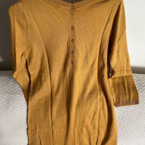 Mini dress in mustard color with 3/4 sleeves, like new