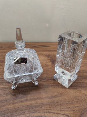 Vintage crystal hand-cut fountain used like new with lid and small vase