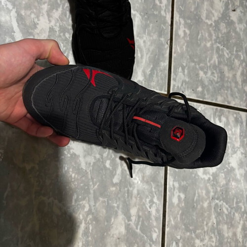 Nike TN Air Max Plus sneakers like new, size 42, black and red