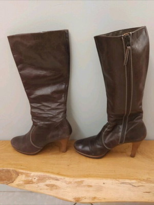 Chaniotakis leather boots burgundy like new, size 39