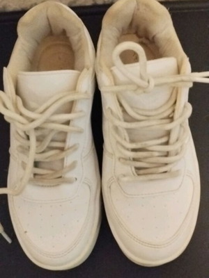 White athletic shoes like new, size 38