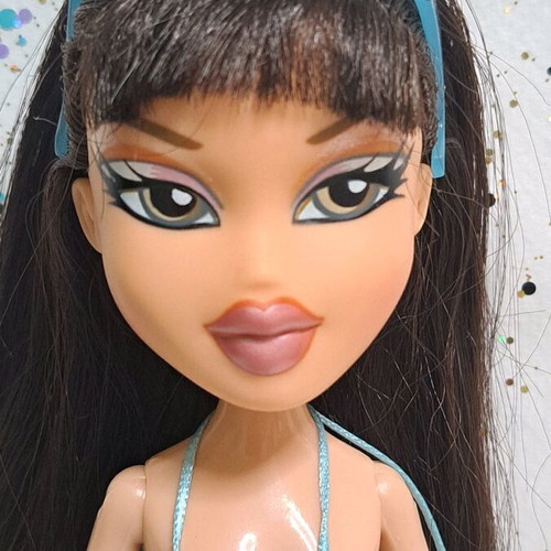 Bratz Beach Party Jade like new with different outfit and flaws