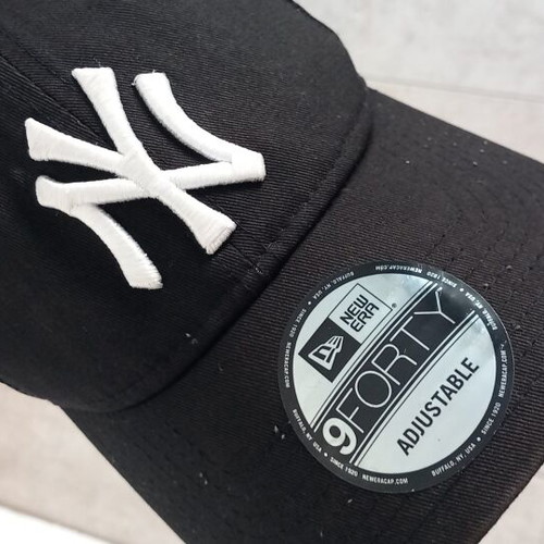 New Era adjustable black and white cap