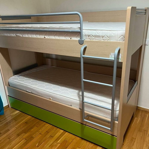 Irven bunk bed with sliding third bed, like new